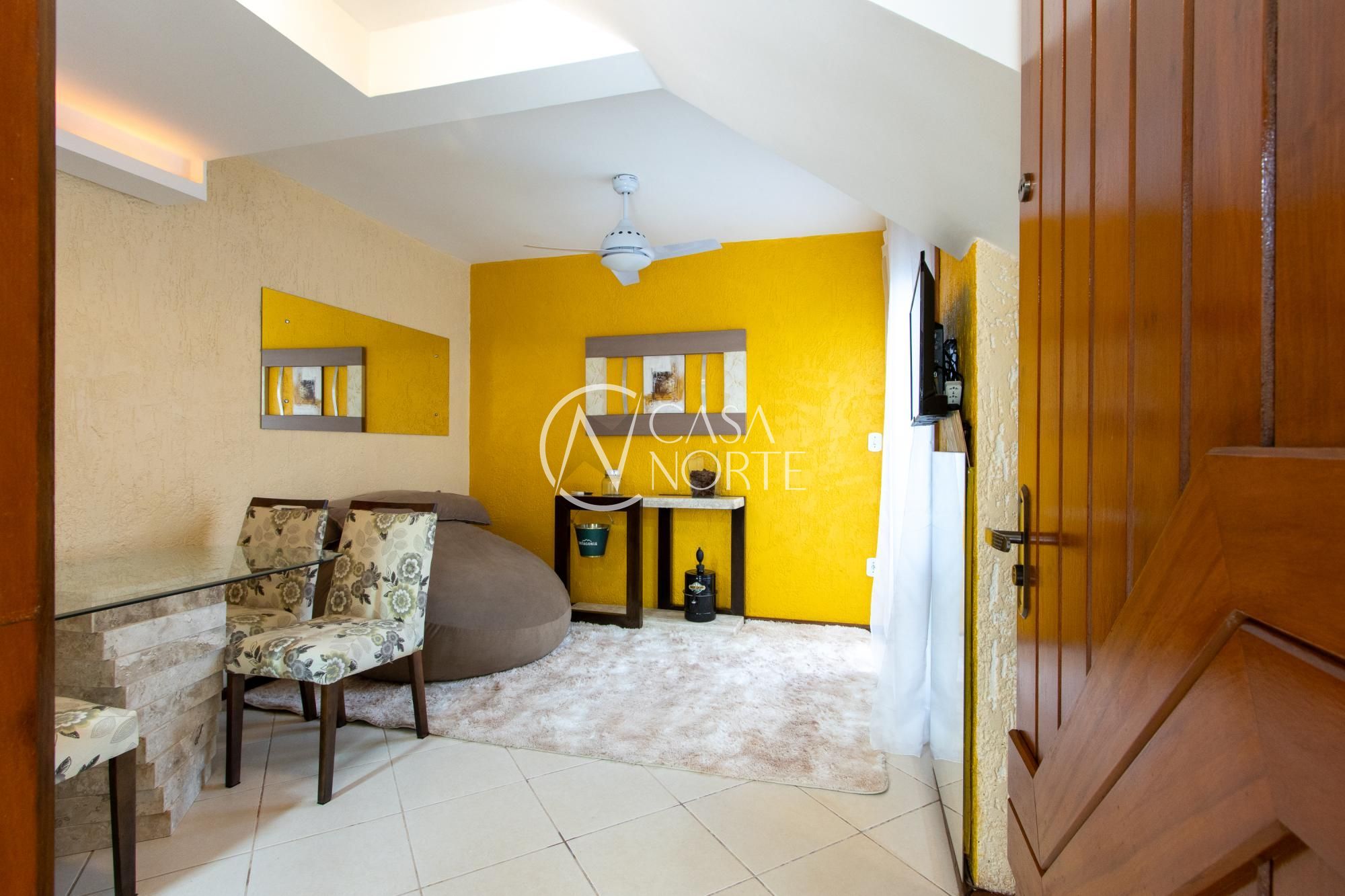 Casa de Condomínio à venda com 2 quartos, 102m², 1 suíte, 1 vaga, Avenida Guarujá no bairro Guarujá em Porto Alegre