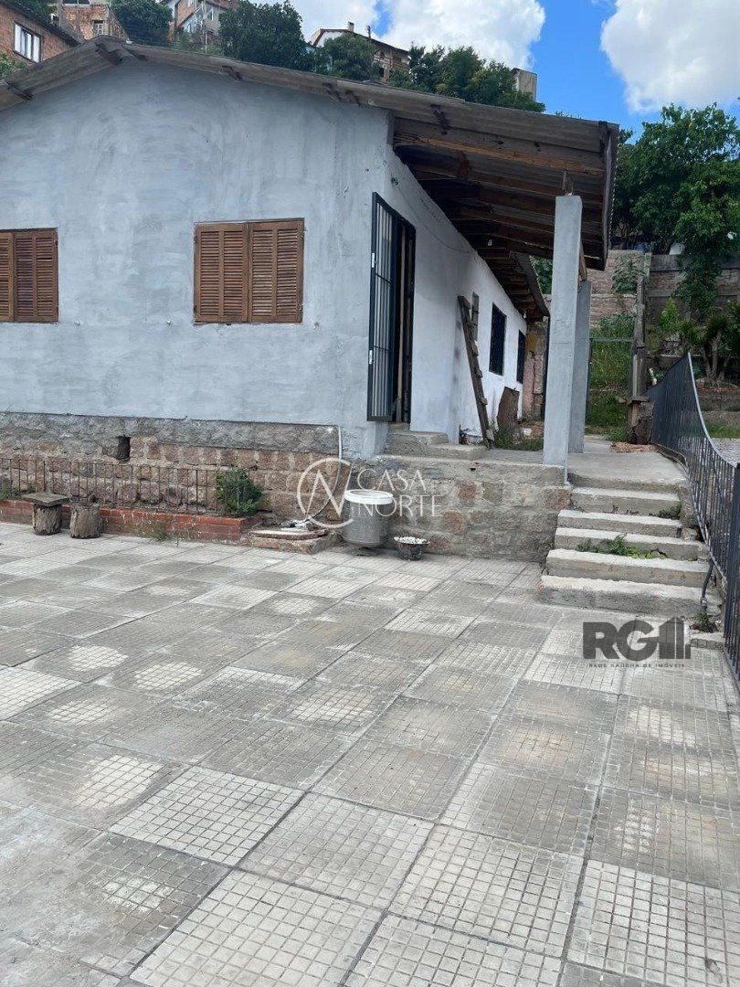 Casa à venda com 2 quartos, 300m², 1 vaga, Rua Santiago Dantas no bairro Cascata em Porto Alegre