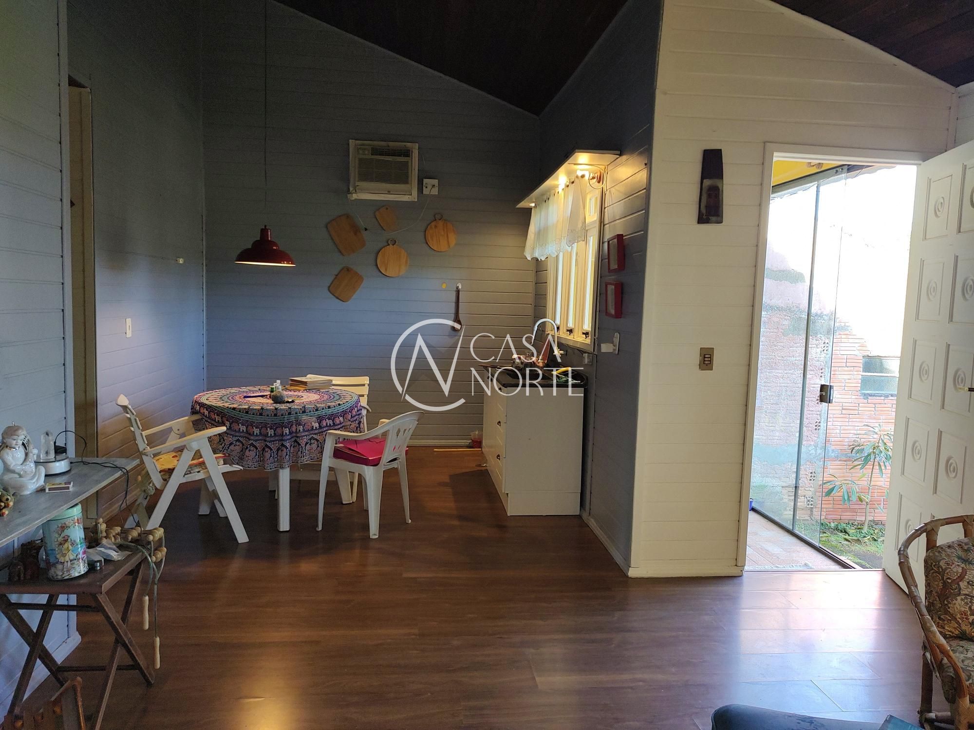 Casa à venda com 2 quartos, 80m², 2 vagas, Avenida Leonardo Carlucci no bairro Espírito Santo em Porto Alegre