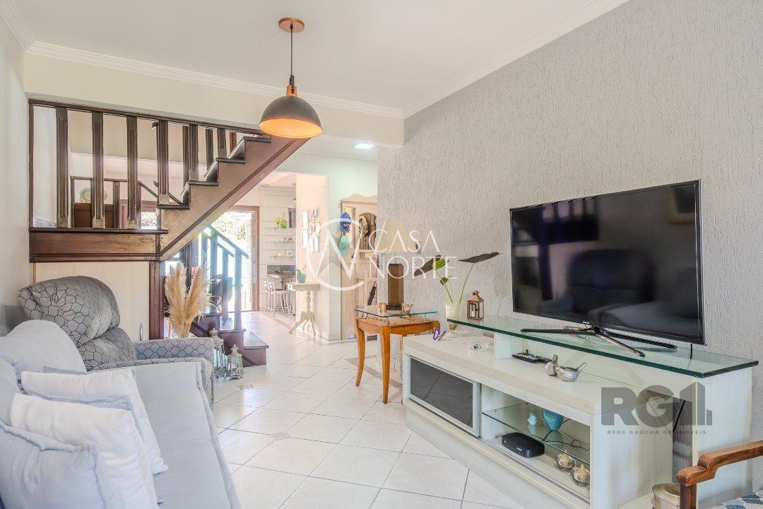 Casa à venda com 3 quartos, 124m², 1 suíte, 2 vagas, Rua Edgar Sanches Laurent no bairro Hípica em Porto Alegre