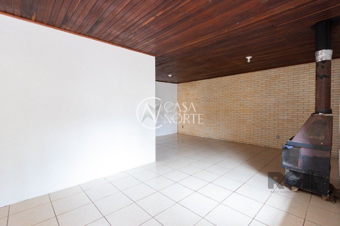 Casa à venda com 3 quartos, 120m², 1 suíte, 2 vagas, Estrada Aracaju no bairro Vila Nova em Porto Alegre