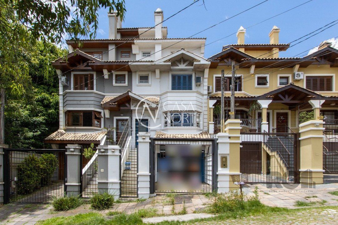 Casa à venda com 4 quartos, 297m², 2 suítes, 3 vagas, Rua Almirante Mariath no bairro Tristeza em Porto Alegre