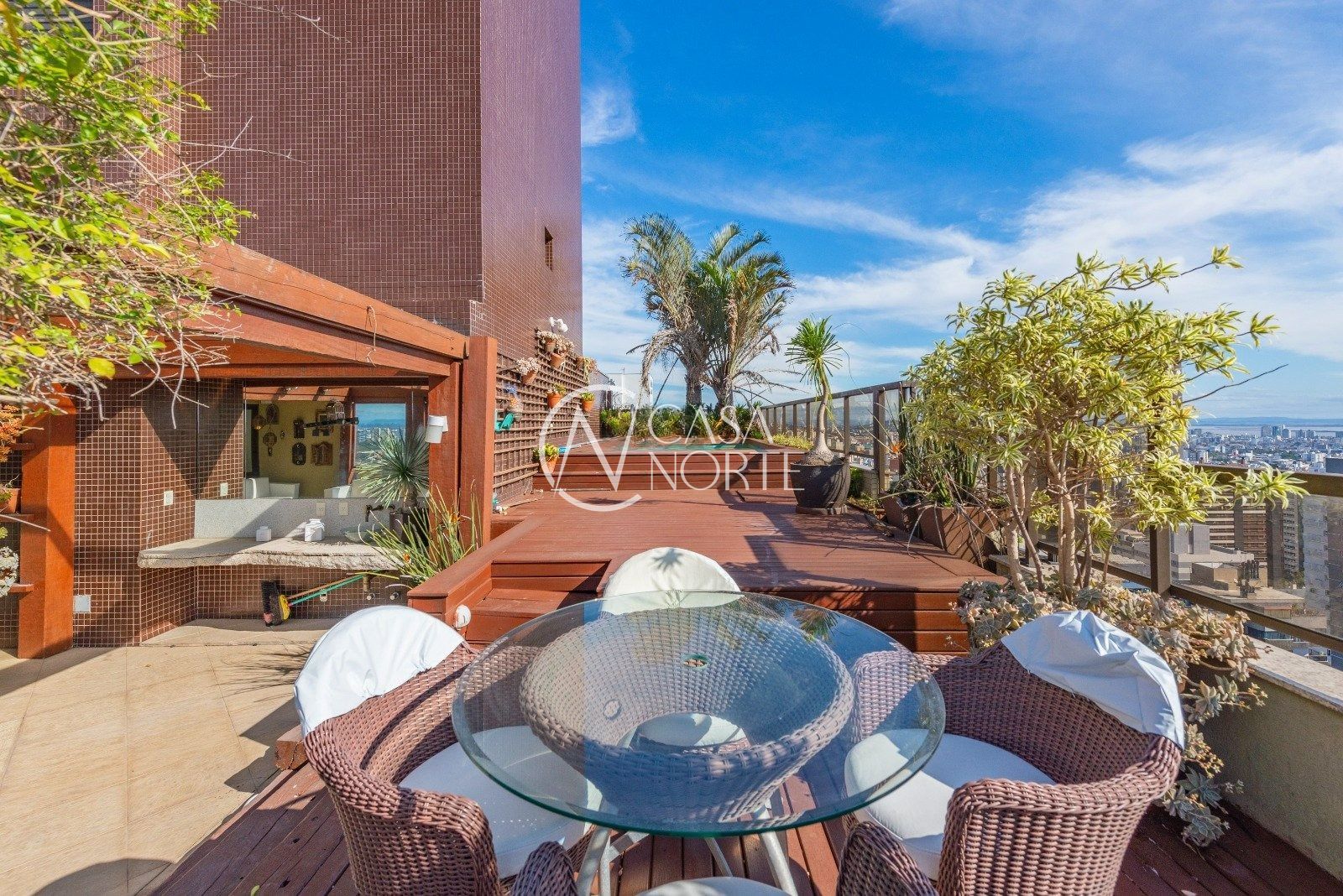 Apartamento à venda com 4 quartos, 600m², 3 suítes, 4 vagas, Avenida Luiz Manoel Gonzaga no bairro Três Figueiras em Porto Alegre