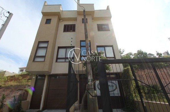 Casa à venda com 3 quartos, 180m², 3 suítes, 3 vagas, Rua Cicero Viana no bairro Hípica em Porto Alegre