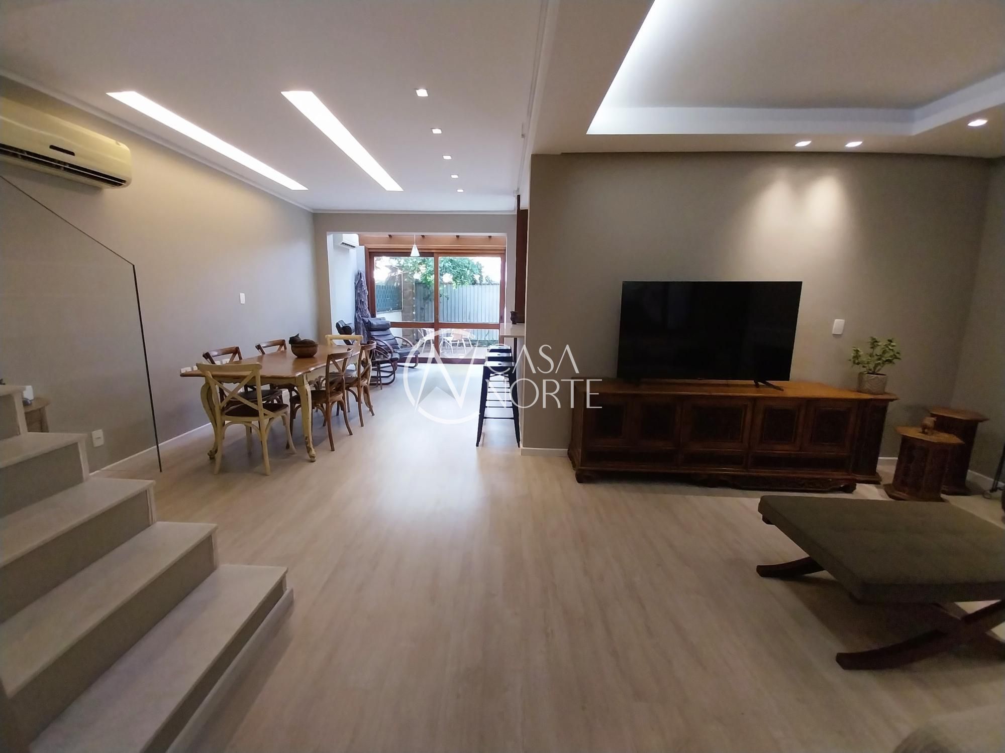 Casa de Condomínio à venda com 3 quartos, 230m², 1 suíte, 2 vagas, Rua Gilberto Laste no bairro Santa Tereza em Porto Alegre