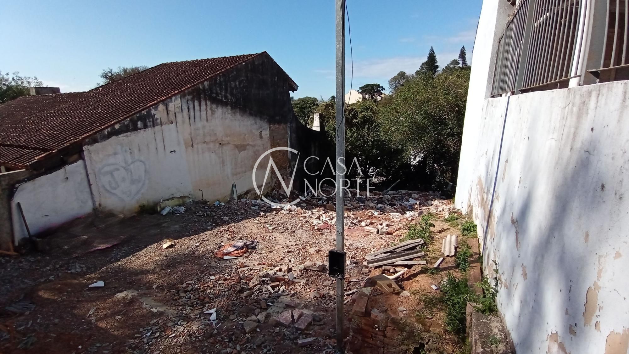 Terreno à venda  com 220m², Travessa Nossa Senhora de Lourdes no bairro Tristeza em Porto Alegre