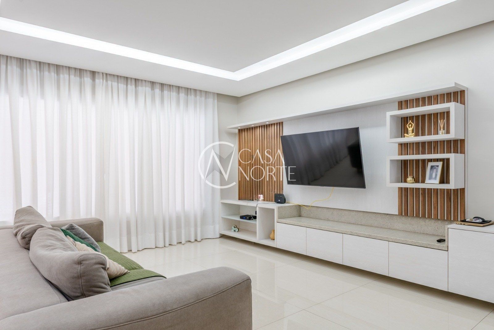 Casa de Condomínio à venda com 3 quartos, 228m², 1 suíte, 3 vagas, Avenida Willy Eugênio Fleck no bairro Sarandi em Porto Alegre