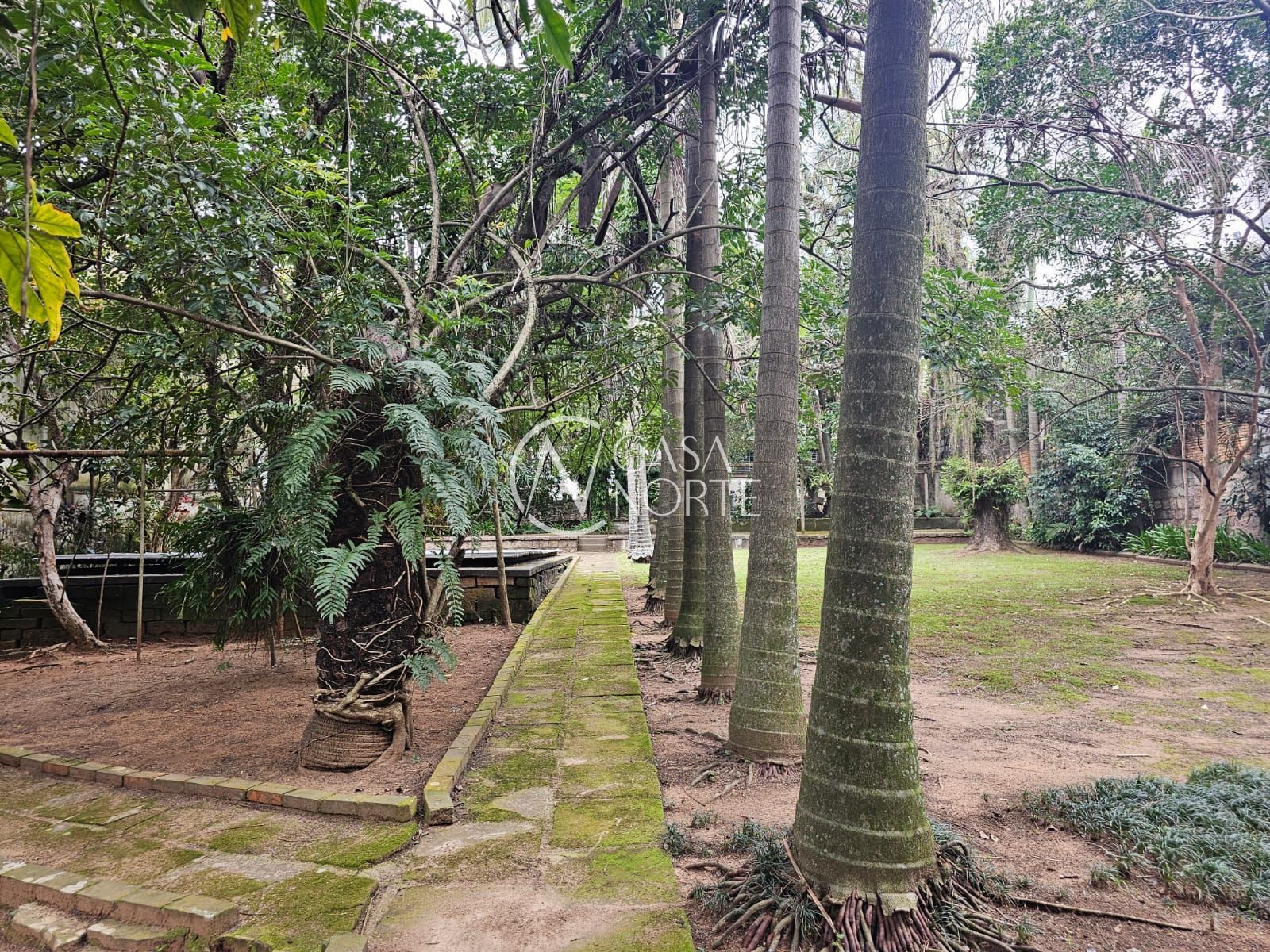 Terreno à venda  com 1775m², Rua Professor Ulisses Cabral no bairro Chácara das Pedras em Porto Alegre