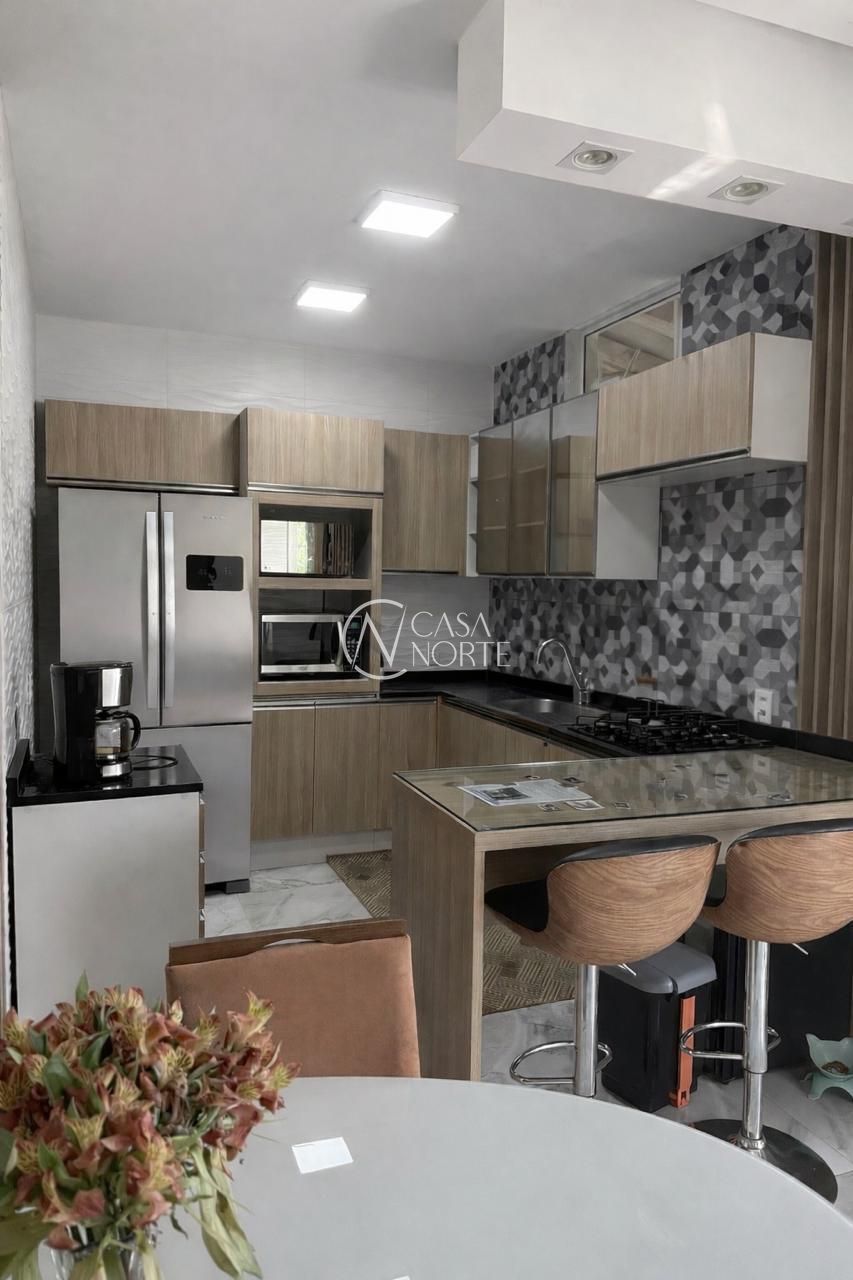 Casa à venda com 2 quartos, 300m², 3 vagas, Beco Calábria no bairro Hípica em Porto Alegre