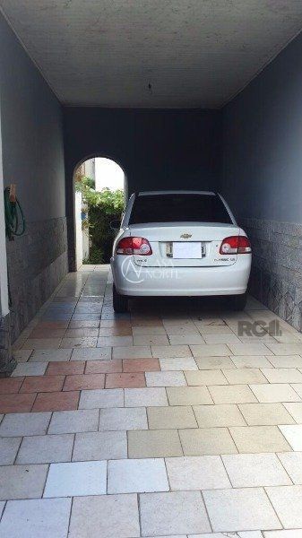 Casa à venda com 3 quartos, 245m², 1 suíte, 3 vagas, Rua Victor Issler no bairro Espírito Santo em Porto Alegre