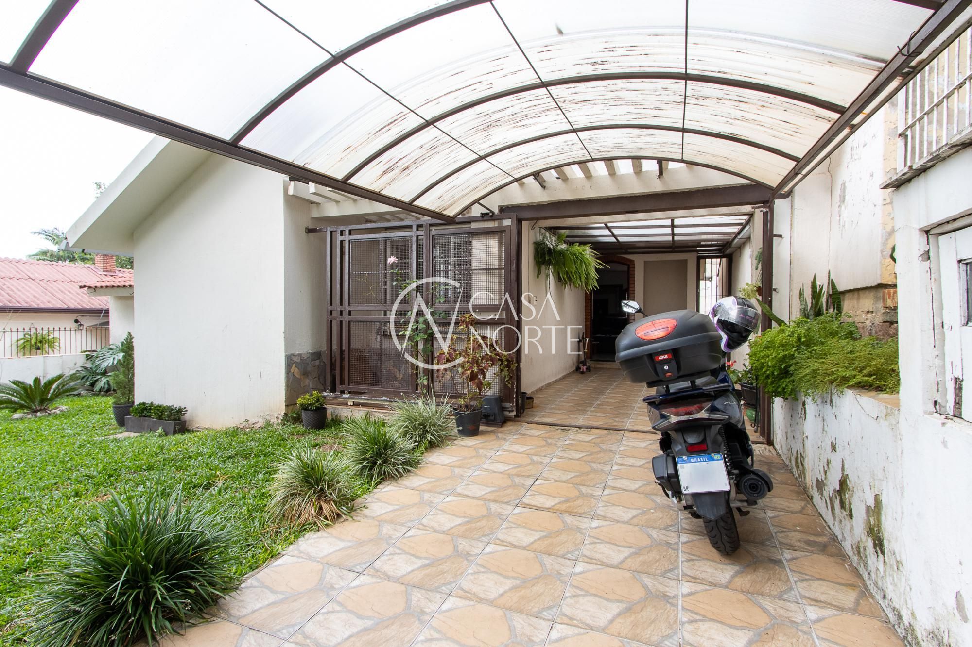 Casa à venda com 4 quartos, 200m², 2 suítes, 2 vagas, Acesso dos Lírios no bairro Santa Tereza em Porto Alegre