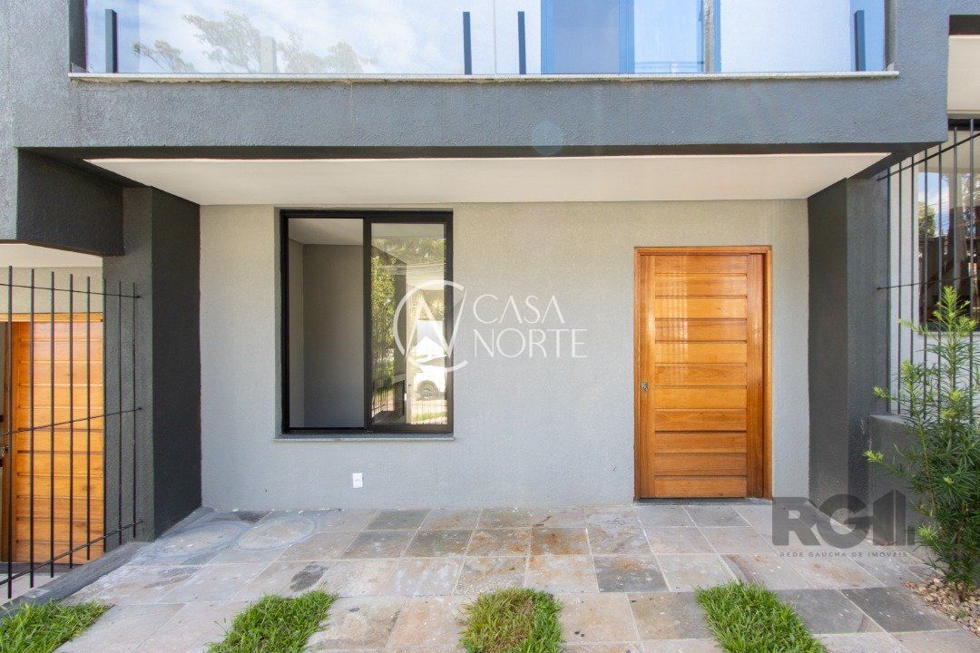 Sobrado à venda com 3 quartos, 96m², 1 suíte, 2 vagas, Rua Santa Vitória no bairro Tristeza em Porto Alegre