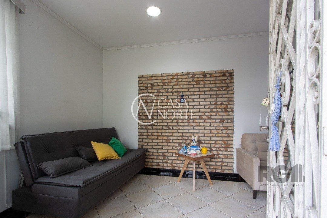 Casa à venda com 3 quartos, 126m², 5 vagas, Rua Germano Hasslocher no bairro Azenha em Porto Alegre