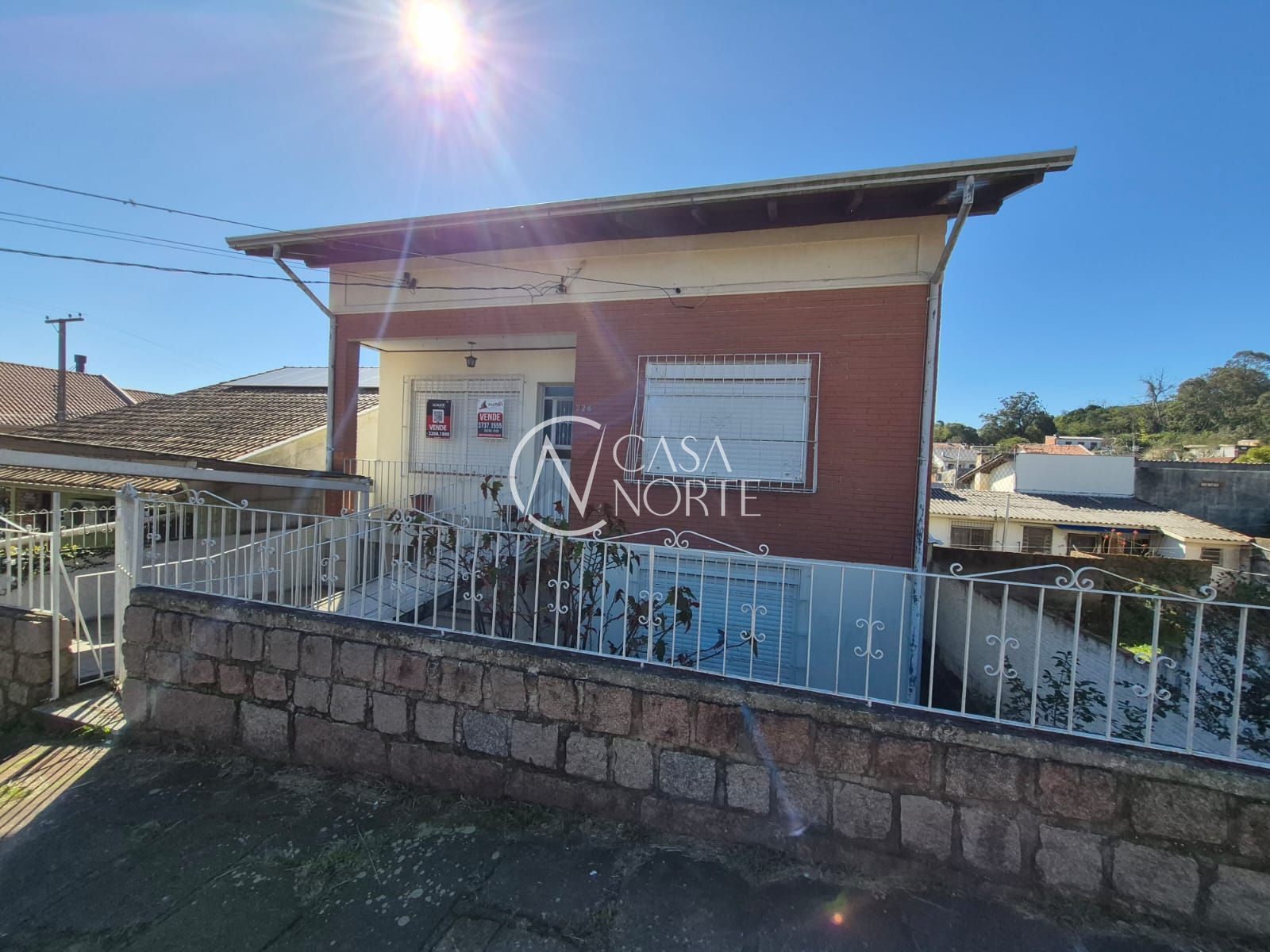 Casa à venda com 4 quartos, 280m², 1 suíte, 2 vagas, Rua dos Apóstolos no bairro Nonoai em Porto Alegre