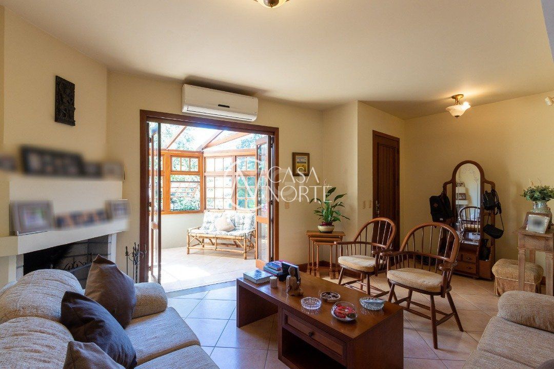 Casa de Condomínio à venda com 4 quartos, 317m², 3 suítes, 2 vagas, Rua Padre João Batista Reus no bairro Vila Conceição em Porto Alegre