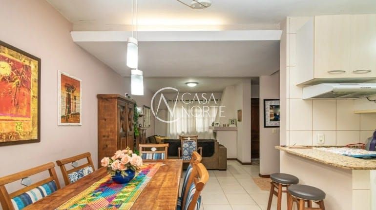 Casa à venda com 3 quartos, 231m², 1 suíte, 3 vagas, Rua Doutor Pitrez no bairro Ipanema em Porto Alegre
