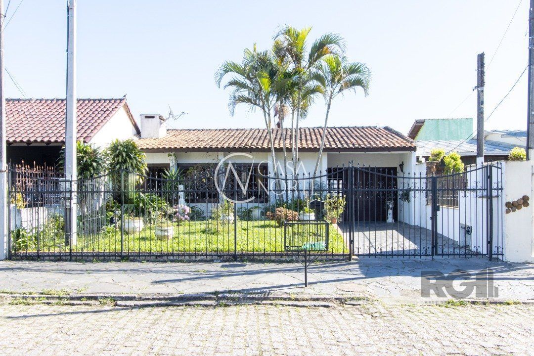 Sobrado à venda com 3 quartos, 180m², 1 suíte, 4 vagas, Rua Doutora Noemi Valle Rocha no bairro Serraria em Porto Alegre