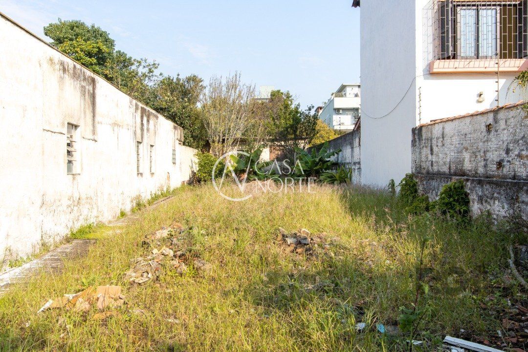Terreno à venda  com 325m², Rua Tamandaré no bairro Camaquã em Porto Alegre
