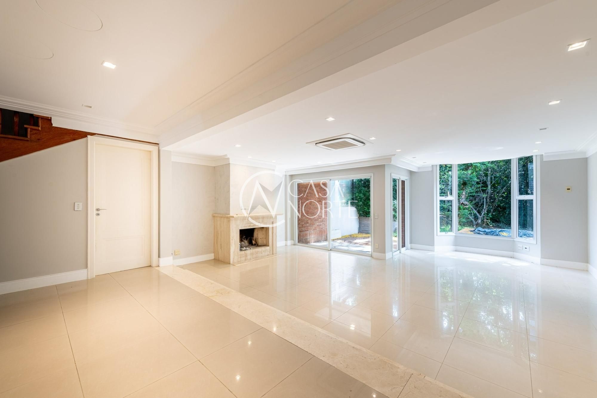 Casa de Condomínio à venda com 4 quartos, 431m², 3 suítes, 4 vagas, Rua de La Grange no bairro Três Figueiras em Porto Alegre