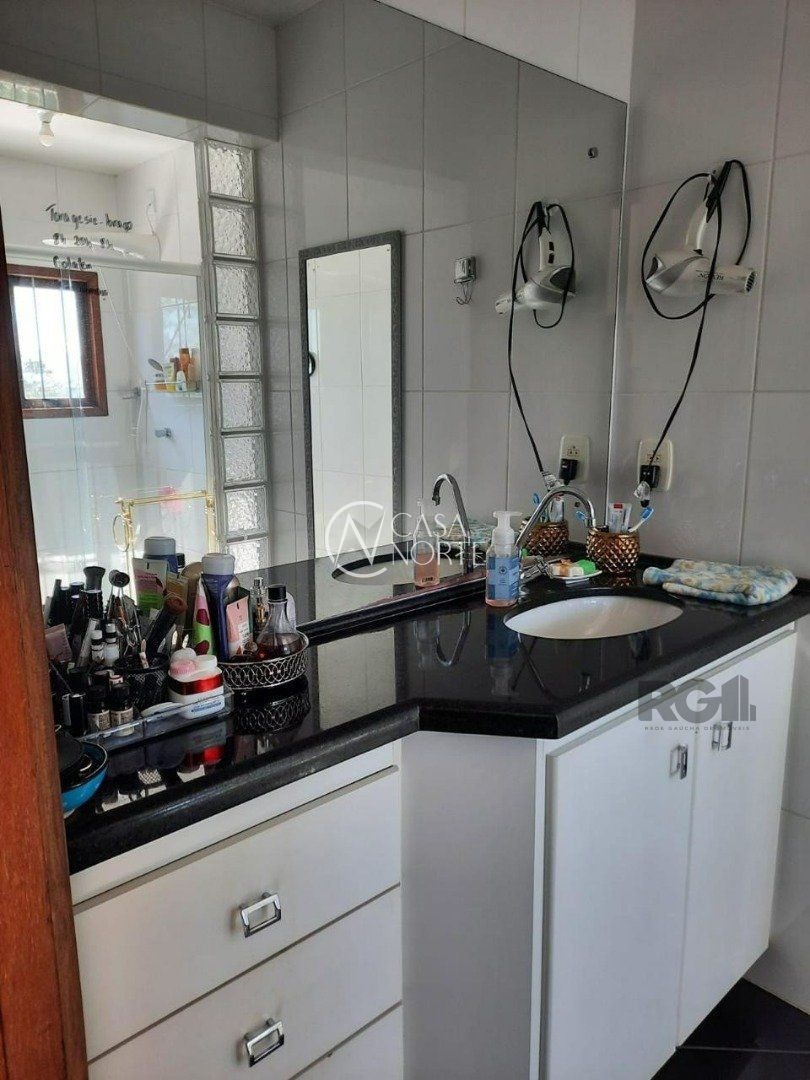 Casa à venda com 3 quartos, 204m², 1 suíte, 3 vagas, Rua Lloyd de Andrade Polidoro no bairro Ipanema em Porto Alegre