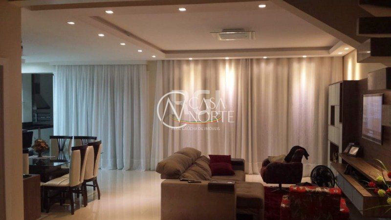 Casa à venda com 3 quartos, 350m², 1 suíte, 2 vagas, Rua Fernando Osorio no bairro Teresópolis em Porto Alegre