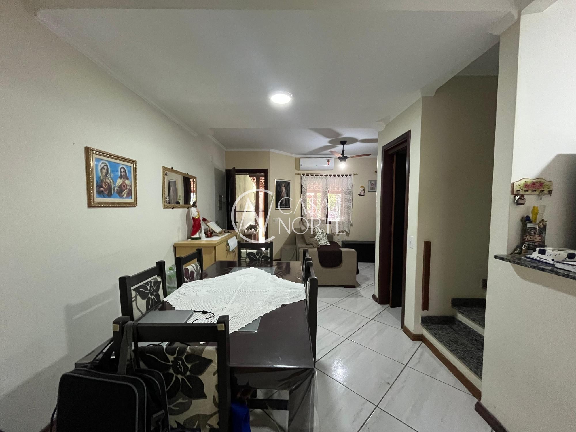 Casa à venda com 2 quartos, 85m², 1 vaga, Rua Pedro da Silva Nava no bairro Aberta dos Morros em Porto Alegre