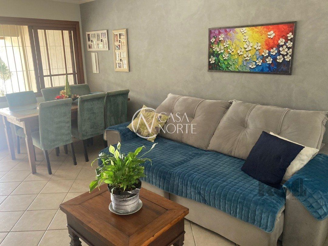 Casa à venda com 2 quartos, 148m², 1 suíte, 2 vagas, Rua James Bocacio no bairro Hípica em Porto Alegre