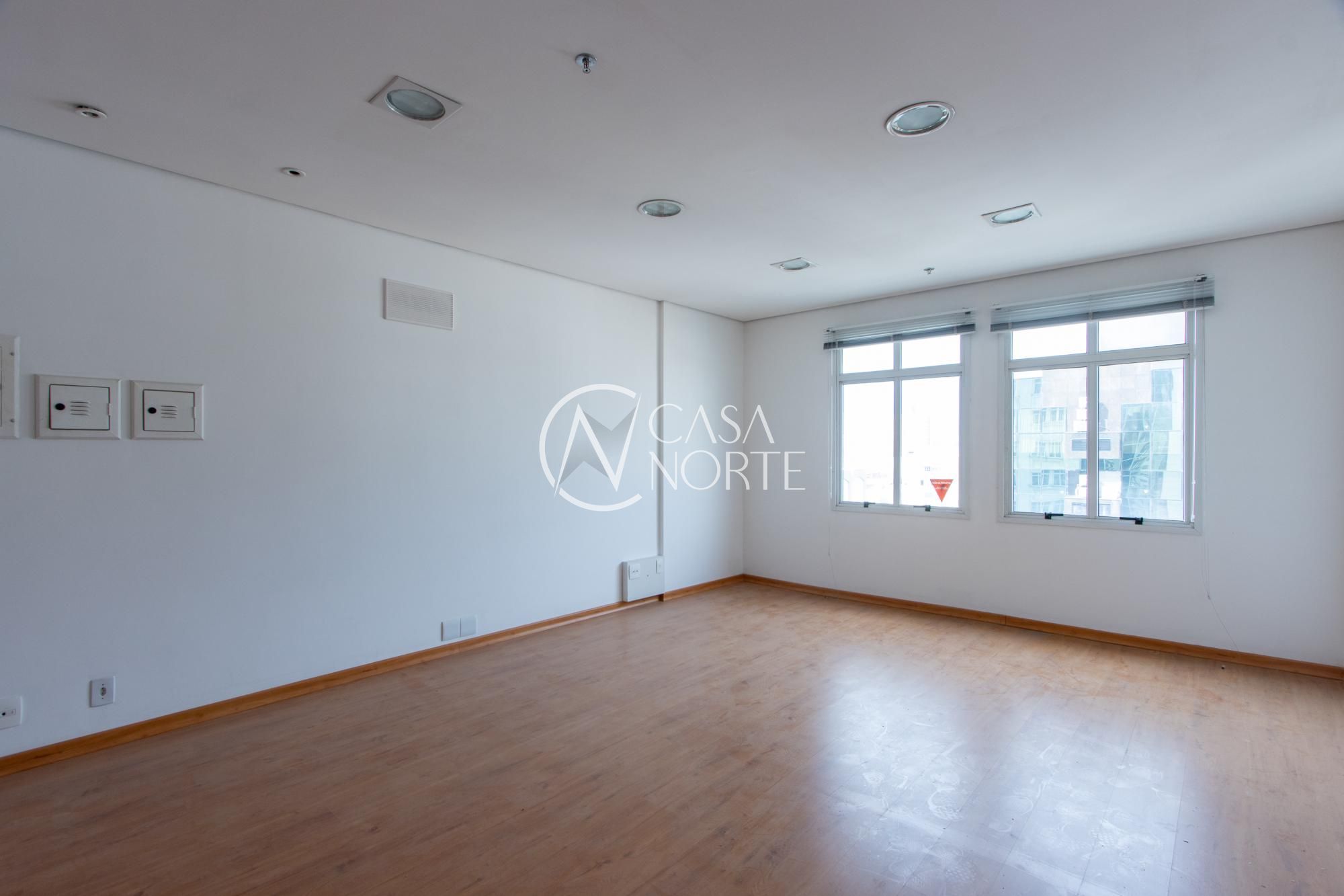 Conjunto Comercial à venda com 1 quarto, 32m², 2 vagas, Avenida Getúlio Vargas no bairro Menino Deus em Porto Alegre