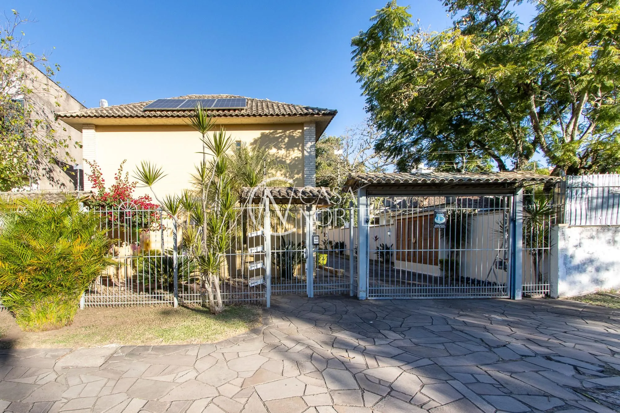 Casa de Condomínio à venda com 3 quartos, 141m², 1 suíte, 2 vagas, Rua Doutor Barcelos no bairro Tristeza em Porto Alegre