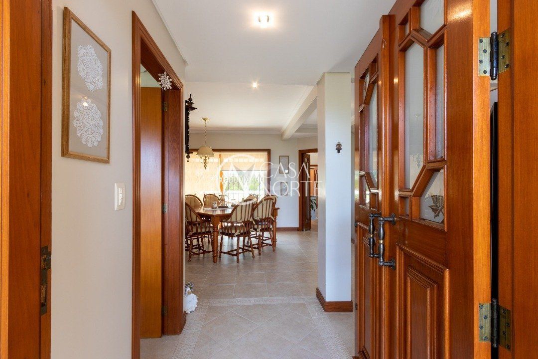 Casa à venda com 3 quartos, 358m², 1 suíte, 3 vagas, Rua Doutor Arnaldo da Silva Ferreira no bairro Jardim Isabel em Porto Alegre