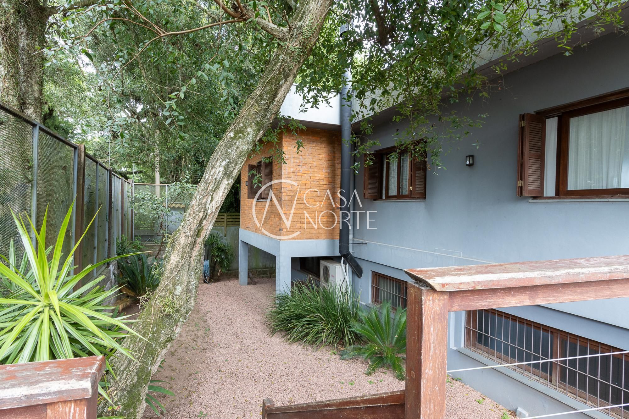 Casa à venda com 6 quartos, 281m², 1 suíte, 2 vagas, Rua dos Guaranis no bairro Espírito Santo em Porto Alegre