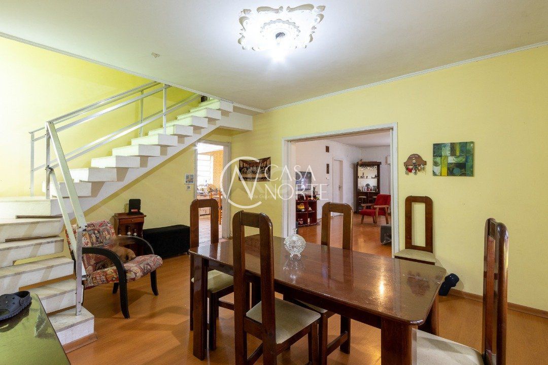 Casa à venda com 4 quartos, 273m², 1 suíte, 3 vagas, Rua Coronel Neves no bairro Medianeira em Porto Alegre