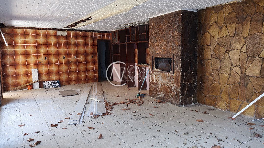 Casa à venda com 3 quartos, 190m², 4 vagas, Rua Oscar Ferreira no bairro Rubem Berta em Porto Alegre