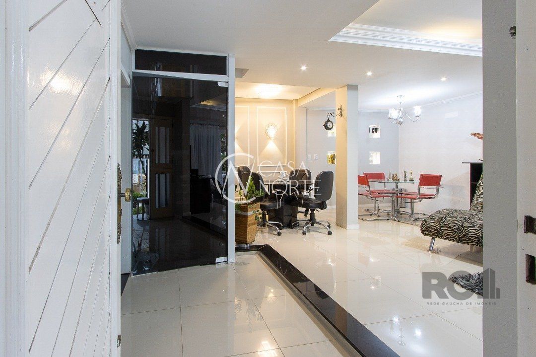 Casa à venda com 3 quartos, 267m², 1 suíte, 3 vagas, Rua Elias Bothome no bairro Jardim Itu em Porto Alegre