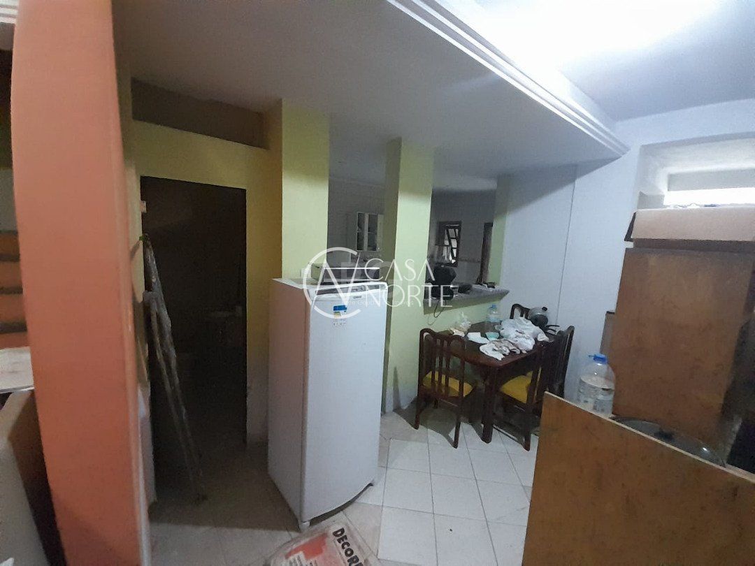 Casa à venda com 3 quartos, 224m², 1 suíte, 3 vagas, Rua Imeram Teixeira Cabeleira no bairro Ipanema em Porto Alegre