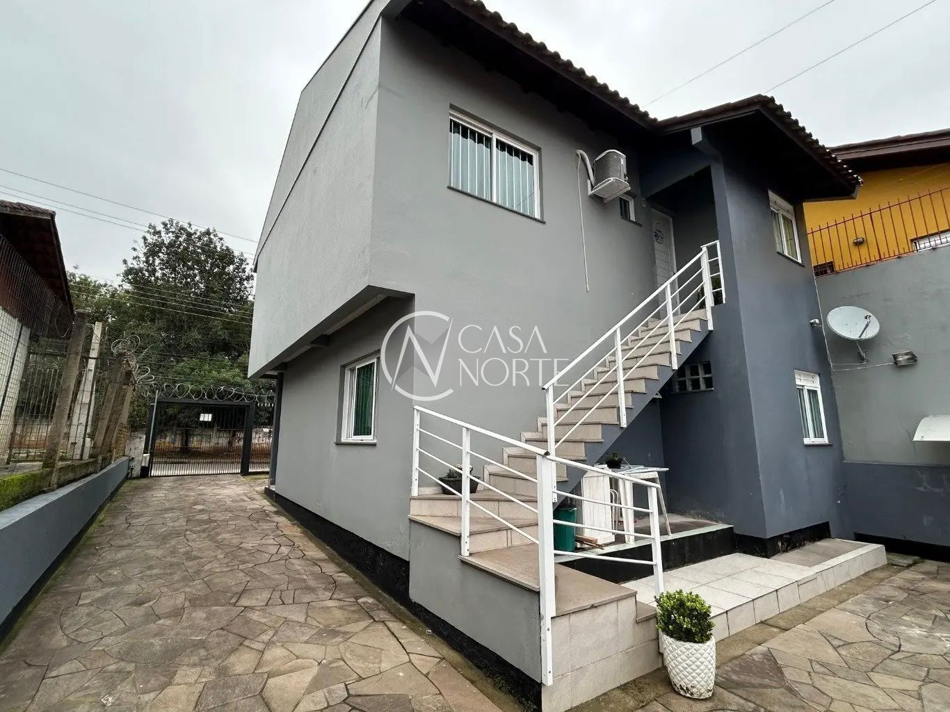 Apartamento à venda com 2 quartos, 49m², 1 vaga, Rua Alberto Rangel no bairro Rubem Berta em Porto Alegre