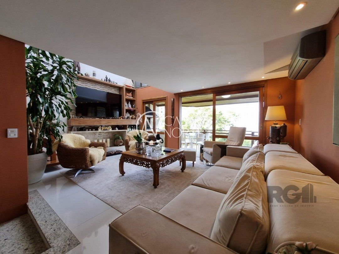 Casa de Condomínio à venda com 3 quartos, 267m², 1 suíte, 4 vagas, Rua Apolinario Porto Alegre no bairro Vila Conceição em Porto Alegre