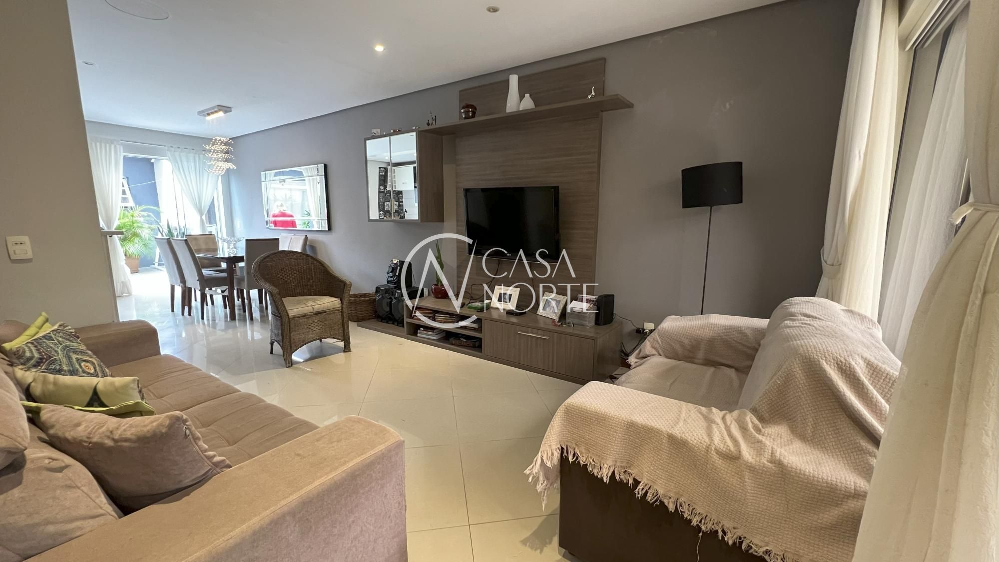 Casa à venda com 2 quartos, 125m², 2 suítes, 1 vaga, Rua Azise Pedro Falcao no bairro Hípica em Porto Alegre