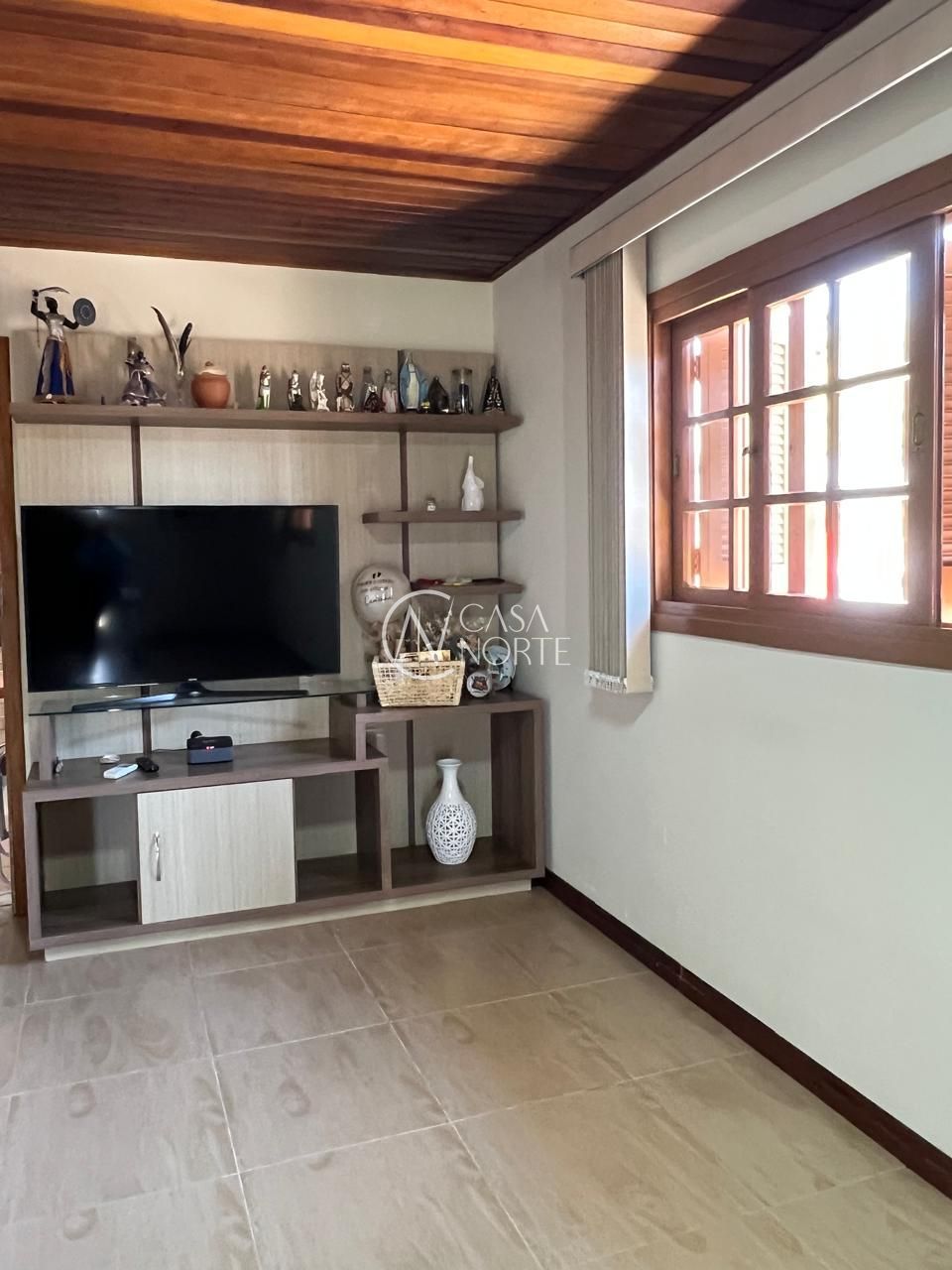 Casa à venda com 4 quartos, 250m², 2 suítes, 4 vagas, Rua Santos no bairro Campo Novo em Porto Alegre