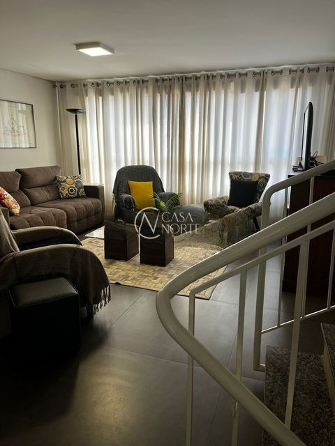 Sobrado à venda com 3 quartos, 254m², 1 suíte, 3 vagas, Rua Delfina da Cunha no bairro Camaquã em Porto Alegre