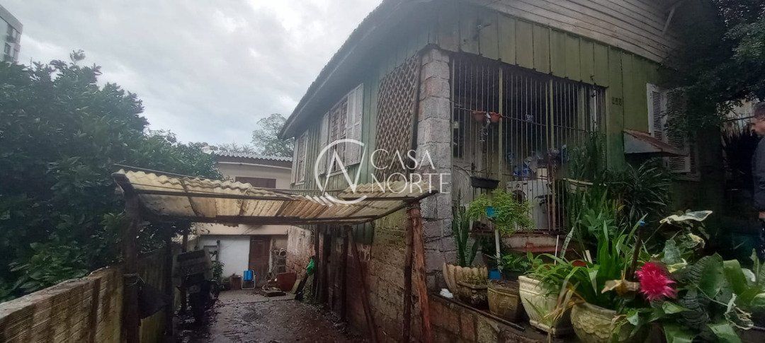 Casa à venda com 2 quartos, 180m², Rua Doutor Dias de Carvalho no bairro Tristeza em Porto Alegre