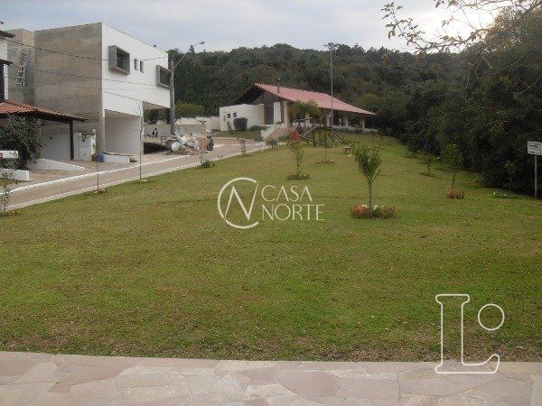 Terreno à venda  com 300m², Avenida Edgar Pires de Castro no bairro Hípica em Porto Alegre