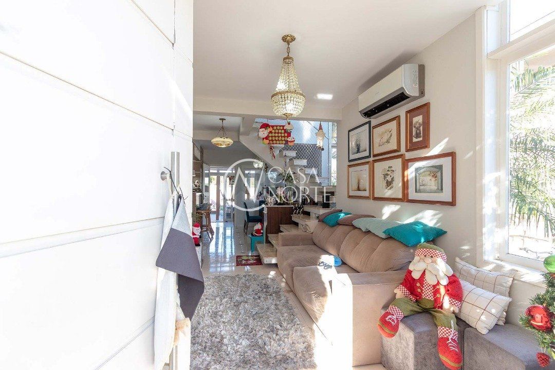 Casa à venda com 4 quartos, 173m², 3 suítes, 2 vagas, Avenida Edgar Pires de Castro no bairro Hípica em Porto Alegre