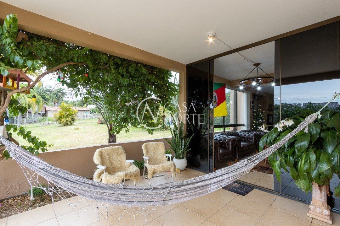 Casa à venda com 3 quartos, 190m², 1 suíte, 2 vagas, Rua do Jesuíno - Lado Ímpar no bairro Boa Vista do Sul em Porto Alegre