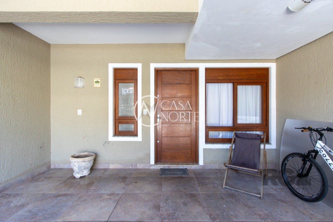 Casa à venda com 3 quartos, 139m², 1 suíte, 2 vagas, Rua Pau-Brasil no bairro Hípica em Porto Alegre