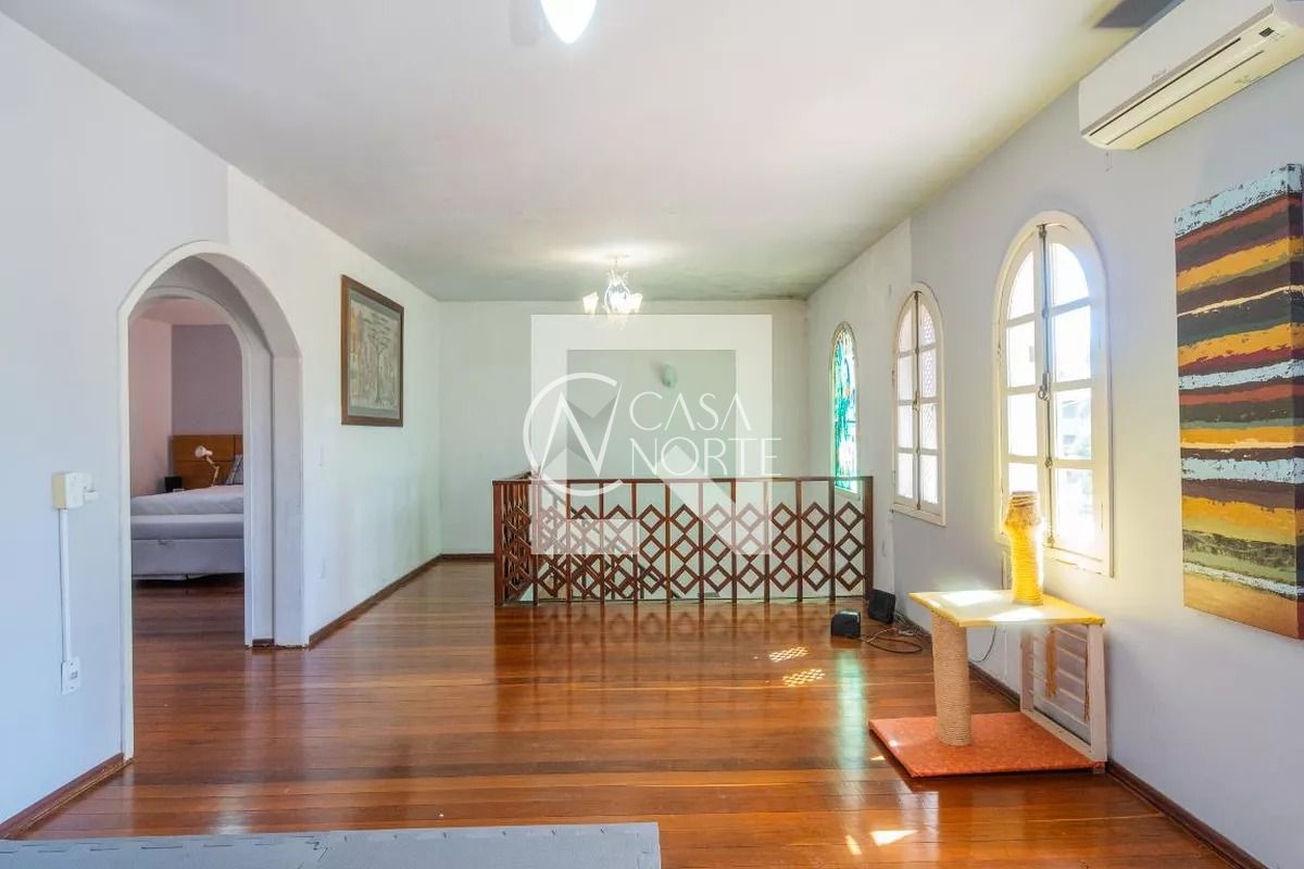 Casa à venda com 3 quartos, 380m², 2 suítes, 3 vagas, Rua Doutor João Palombini no bairro Ipanema em Porto Alegre