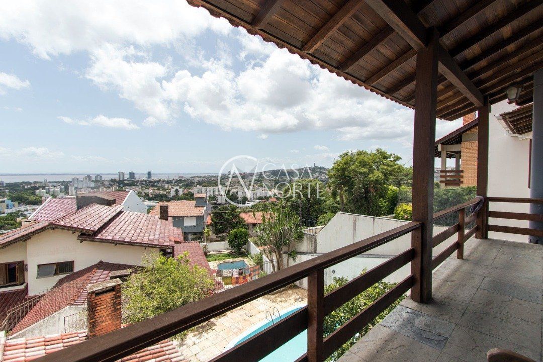 Casa à venda com 3 quartos, 336m², 1 suíte, 3 vagas, Rua Alcebiades Antônio dos Santos no bairro Nonoai em Porto Alegre