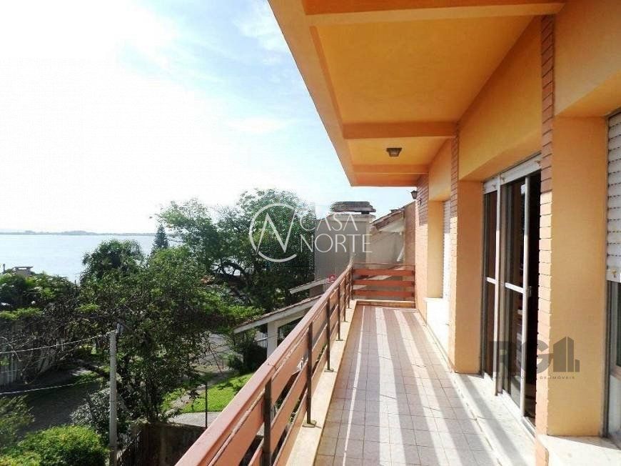 Casa à venda com 4 quartos, 400m², 1 suíte, 5 vagas, Rua Caeté no bairro Vila Assunção em Porto Alegre