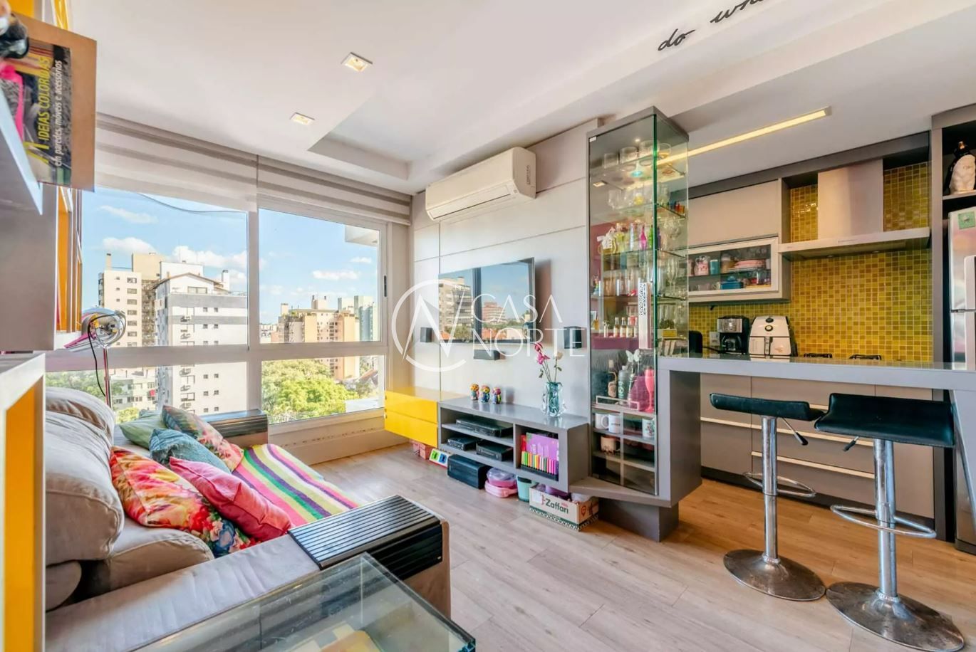 Apartamento à venda com 2 quartos, 64m², 1 suíte, 1 vaga, Rua Eça de Queiroz no bairro Petrópolis em Porto Alegre