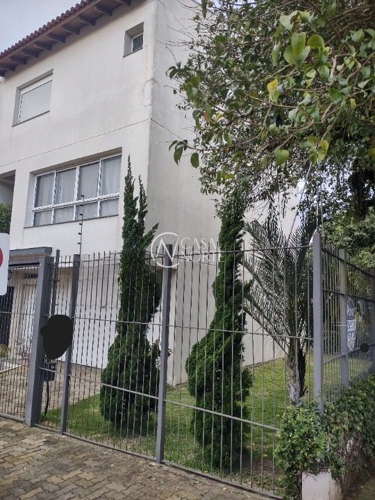 Sobrado à venda com 3 quartos, 254m², 1 suíte, 3 vagas, Rua Delfina da Cunha no bairro Camaquã em Porto Alegre
